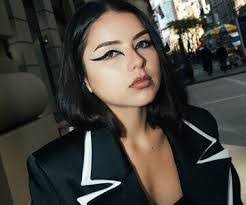 Mara Connor's Instagram, Twitter & Facebook