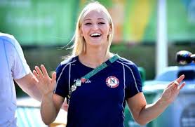 Stine bredal oftedal (25 eylül 1991 doğumlu) győri audi eto kc ve takım kaptanı olduğu norveç milli takımı için norveçli bir hentbol oyuncusu. Stine Oftedal Kjaereste