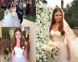 A atriz revelou que por ter vida pública desde muito nova, às vezes esquece que é famosa. Inspiracao Casamento Marina Ruy Barbosa E Xande Negrao Lu Rodrigues Vestido Casamento Civil Vestido De Noiva Renda Marina Ruy Barbosa Noiva