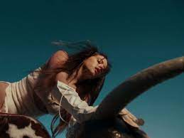 Sensuality and a mechanical bull: Rosalía's music video for the provocative  'Hentai' | Culture | EL PAÍS English