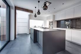 94 Design De Cuisine Blanche Et Grise Tendance Deco Pour 2019 Decoration De Cuisine Blanche Cuisine Grise Et Blanche Cuisines Design