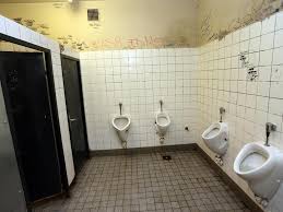 Toilet (room) § names, and outhouse § names. Die Offentliche Toilette Am Rathenauplatz Ist Ein Puff Nurnberg Nordbayern De