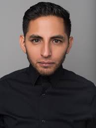 Bastian Stimman (@bastianstimman ) es actor y cantante peruano con una  extensa carrera en el Perú y en el extranjero. Estudió actuación en Nueva  York y su trabajo actoral lo llevó a