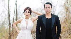 Arumi bachsin (aktris, mantan), estelle linden (aktris, mantan), gista putri (aktris, mantan), nathalie stephens. Adik Miller Khan Aliff Alli Khan Resmi Nikah Lagi Evelin Nada Anjani Hadiri Pernikahannya Di Bali Tribun Solo