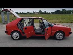 Sauver toutes les vieilles voitures qu´ils peuvent trouver. Daily Driving A 30 Years Old Lancia Delta Turbo Youtube