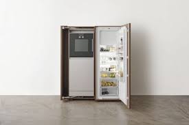 In Erganzung Zum Werkschrank Beherbergt Der Bulthaup B2 Gerateschrank Alle Erforderlichen Kuchengerate Backofen Gesc Gerateschrank Kuchengerate Kuchenschrank
