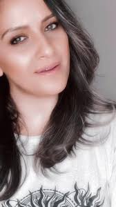 Captivating Song Performance with Unique Visuals