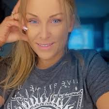 Krystal Redden's Instagram, Twitter & Facebook