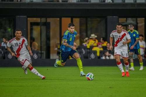 Com Arias e Andr&eacute;s G&oacute;mez, Col&ocirc;mbia vence Peru em amistoso