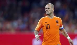 Born 9 june 1984) is a dutch retired professional footballer.in 2010 he was named uefa midfielder of the season, and one of the three best midfielders in the world by fifa.a product of the ajax youth academy, he started his professional career playing for ajax, with whom he won four trophies and was awarded the johan cruyff. Wesley Sneijder Forciert Wohl Comeback Plane Trainingseinstieg Bei Funfligist