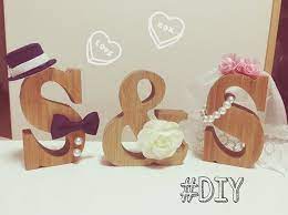 定番のイニシャルオブジェdiy イニシャルオブジェは仙台まで行って3coinsでげっとしたけど 買った後に地元の控えめな100均に売ってたのを見つけた 思ってたより簡単に出来たけど この性格だから雑さが所々出てるww 1番 ウェディング イニシャル ウェルカム