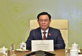 Vương đình huệ sinh ngày 11/7/1957 tại làng xuân lộc, xã nghi xuân, huyện nghi lộc, nghệ an, trong một gia đình có 8 người con, 5 trai 3 gái, huệ thứ 4. Chá»§ Tá»‹ch Quá»'c Há»™i VÆ°Æ¡ng Ä'inh Huá»‡ Ä'iá»‡n Ä'am Vá»›i Chá»§ Tá»‹ch Quá»'c Há»™i Lao Bao Cong An Nhan Dan Ä'iá»‡n Tá»­