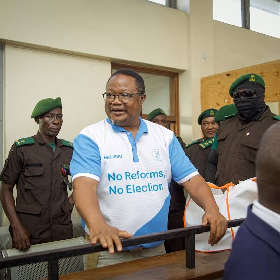 Tanzanian opposition leader makes defiant appearance at treason trial |  Courts News | Al Jazeera