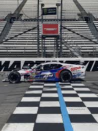 Kimi raikkonen will test a nascar sprint cup car for the first time at virginia international raceway on tuesday as he continues to acclimatise to stock car competition. Nascar Whelen Modified Tour Virginia Is For Racing Lovers 200 At Martinsville Speedway Sports Roanoke Com