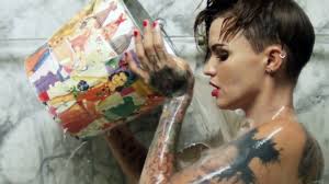 Hi everyone!, sharing my recent clipper, fade, pixie cut. Ruby Rose Haircut Transformation Long To Pixie Video Dailymotion