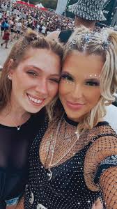 Michelle Nicole (@michellenicole.x)