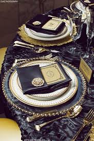 Black And Gold Dinner Plates Wow Love The Rich Colors And The Formal Dinner Plates And Mix And Match Chargers The Gold Brooch Is Wedding Table Settings Black Gold Wedding Table Settings