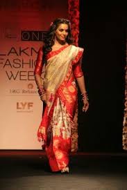 Actress Bipasha Basu Wearing Traditional Attire That Is Mekhela Chadar Of Assam Attire Mekhela Chador How To Wear