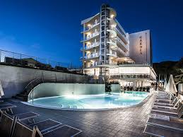 Puoi prenotare un hotel 4 stelle a bagno di romagna a un'ottimo prezzo fino alla mezzanotte dello stesso giorno di permanenza. Hotel Garden 4 Stelle A Pinarella Di Cervia Fronte Pineta Con Piscine