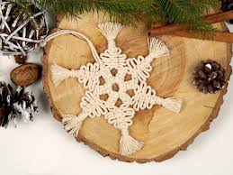 Iar pregatirea lor este o activitate pe care copiii o adora. Ornamente Brad Macrame Facute Manual Stea Magica Decoratiune Brad