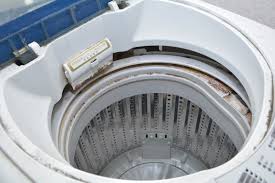 Cleaning mold out of traditional washing machines is accomplished by adding 1 cup of liquid chlorine bleach to the empty washing machine tub. Tips For Removing Mold From A Washing Machine Servicemaster