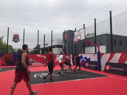 La crosse féminine est un sport collectif féminin qui oppose deux équipes de douze joueuses (une gardienne, trois défenseuses, cinq milieux de terrain et trois attaquantes) sur un terrain en herbe. 3x3 Ffbb Auf Twitter Dans Le Cadre De L Openfrance3x3 Karim Souchu Entraineur De L Equipe De France 3x3 Et Laetitia Guapo Numero 1 Mondiale Ont Initie Au 3x3 Les Salaries De La Caisse