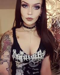 Mandy Lichtenstein's Instagram, Twitter & Facebook