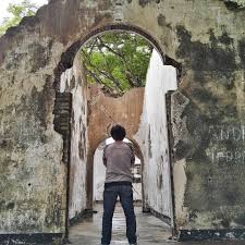 Junaedi menjelaskan pulau laki berada di sekitar pulau lancang dan pulau tidung. Bukannya Ngeri 5 Pulau Berhantu Ini Justru Indah Lho
