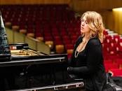 Resultado de imagen para Pianista Gabriela Montero dedica carta abierta a Gustavo Dudamel y al maestro Abreu