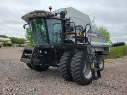 Gleaner R75 Combine