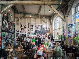 Berlin Village Market Streetfood Markt In Berlijn Friedrichshain Berlijn Stedentrip Uitjes