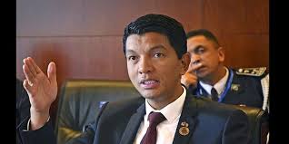 Si le kéré a existé depuis des décennies, le stade bling bling a 77millions de dollars aurait pu aider le sud mais comme vous n'êtes que des ringards, la situation dans le sud ne fait que s. Le President Andry Rajoelina Annonce La Naissance D Une Nouvelle Voiture Made In Madagascar