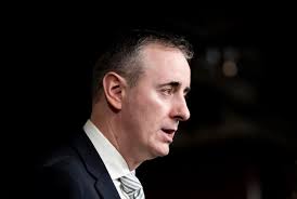 Moderate Republicans prepare to fend off challenges from the right: From  the Politics Desk