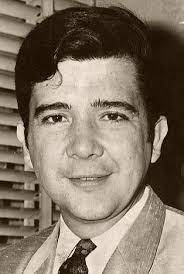 Eduardo se fue a nueva york para cumplir su sueño de ser actor. Roberto Cantoral Marcando Las Horas