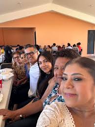 Aprovechando esta época de reflexión, amor y encuentro, pasé un momento  especial rodeado de mis ahijados y mi familia. No hay mejor manera de  cerrar el año que compartiendo con quienes más