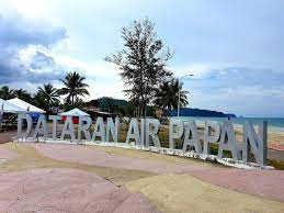 Cast off the shackles of urbanization for the endless stretches of grayish sands that play host to the annual sea carnival and fun fair pesta air papan, celebrated on the first of may. Pantai Air Papan Foto Orangmuo My