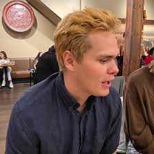 Charlotte Elizabeth Berry and Christopher Gonsalves Banks' Wedding Website