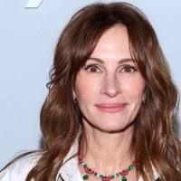 Julia Roberts to Narrate Audiobook of Lisa Marie Presley's Memoir