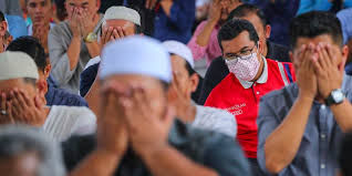 Kalau tak lebih (jumlah orang) kami tak periksa. Wna Yang Tinggal Di Malaysia Bisa Dapat Vaksin Covid 19 Gratis Ini Alasannya Halaman All Kompas Com