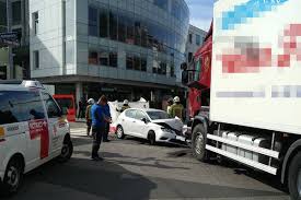 Klagenfurt am wörthersee, usually known as just klagenfurt, is the capital of the federal state of carinthia in austria. Klagenfurt 71 Jahriger Bei Unfall Mit Lkw In Seinem Auto Eingeklemmt Regionews At