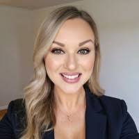 Lindsay Cline's Instagram, Twitter & Facebook