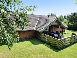 Ansprechend Ausgestattetes Und Geraumiges Ferienhaus Mit Pool Whirlpool Sauna Und Einem Offenen Kuchen Wohn Ferienhaus Ferienhaus Mieten Ferienhaus Danemark