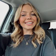 Alyssa Henson's Instagram, Twitter & Facebook