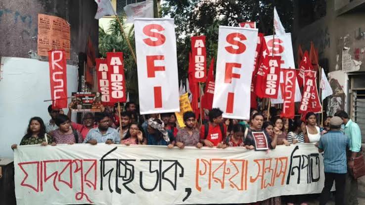 JU unrest | ABVP Protest Over Jadavpur University Emblem Vandalism, SFI-DSO and Teachers Take to Streets dgtl - Anandabazar