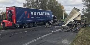 Les jeunes victimes, âgées de 4 et 8 ans, étaient à l'arrière du véhicule. L Autoroute A17 E403 Fermee Dans Le Sens Tournai Mouscron Apres Un Accident Dh Les Sports