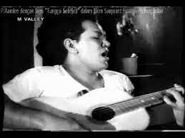 Tunggu sekejap, wahai kasih, tunggulah sampai hujan teduh Tunggu Sekejap P Ramlee Youtube