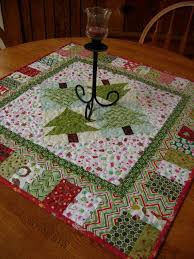 Wintergreen Table Topper Christmas Table Topper Christmas Etsy Christmas Table Toppers Christmas Quilting Projects Christmas Patchwork