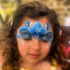 Sparklyy Face Painting
