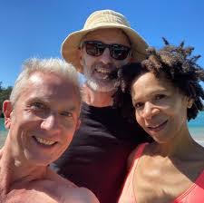 Warren Glover's Instagram, Twitter & Facebook