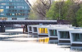 Floating Homes In Hamburg Iii Homeaway Hamburg Umland Floating House House Boat Floating Architecture